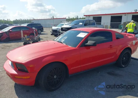 2008 Ford Mustang V6 Deluxe/V6 Premium z USA, uszkodzony, nr VIN 1ZVHT80N185150814